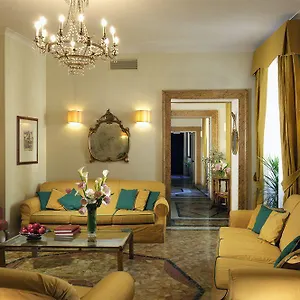 Fontanella Borghese Hotel